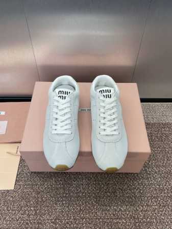工厂价 Miumiu 2024高定系列走秀新款系带休闲运动女鞋 缪缪明星同款字母Logo圆头拼色阿甘跑鞋 材质 鞋面进口小牛皮 进口羊猄皮+水染羊皮内里+原版开 - 点击图像关闭