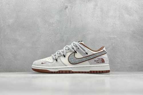 400 現貨 终端放店 Xc版 Nk Sb Dunk Low 北面联名 Cdg灰棕抽绳 周年高端定制 低帮休闲板鞋 #定制鞋盒 大厂纯原品质出货 超高清洁度 皮