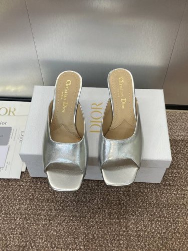 工厂p价p Dior 迪奥 2025春夏走秀新款Tribales高跟鱼嘴露趾女鞋 Cd明星同款时尚真丝水钻跟字母Logo五金扣凉拖鞋 市面顶级高端版本 材质:鞋