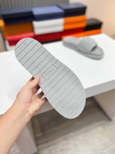 Dior 顶级版p Size39-44 38.45定做 Ss迪奥最新男款拖鞋必备 Dior Alias男士真皮拖鞋 这款 Alias 凉鞋夏季新品 彰显休闲高雅