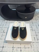 普拉达 prad* 24ss秋冬毛毛半包拖鞋系列 对原版工艺 每个款式，颜色都很赞！！集舒适 可爱 时尚 高雅 百搭 ，羊毛舒适柔软，唤醒秋冬暖意。让您从早到晚