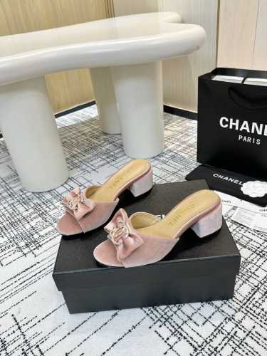 P P330顶级版本 Chanel香奈儿 2025春款 专柜顶级蝴蝶结水钻拖鞋 凉鞋 这款经典设计；不平凡的水钻蝴蝶结拥入了多种配色元素 多元化混搭非常好看百搭