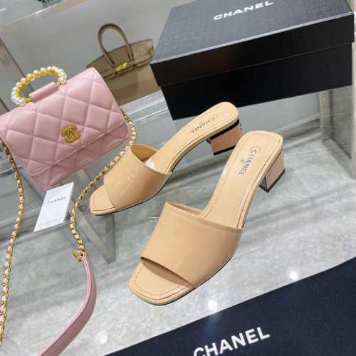 Chanel小香果冻凉鞋出厂价Pp P300 年春夏新品彩色漆皮果冻色凉鞋 上脚贴合舒适 鞋跟延续小香经典双Clogo 进口真皮大底 今年火爆的漆皮鞋面 原版定