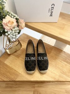 celine 赛琳 顶级代购货，最高版本，印花渔夫鞋 专柜 早春 新款 Celine字母渔夫鞋系列， 爆款单鞋，上脚很美。 购入正品原版Build。 正品级顶级