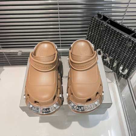 橙子出厂价P P210 Balenciaga 巴黎世家春夏新款 增高厚底洞洞鞋 铆钉包头拖鞋 情侣款 底厚：11Cm 码数：35-45 - 点击图像关闭