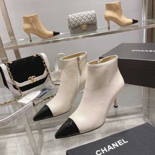 经典款 CHANEL秋冬新款女靴专上脚舒适，面料采用进口牛皮+漆皮，内裡垫脚羊皮，跟高75mm，码数34-41 34 40 41订做不退換 真皮大底