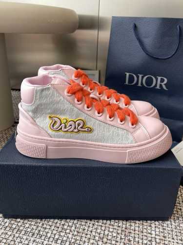 Dior 迪奥B33系列 25ss最新蛇年限定 休闲运动鞋 滑板鞋 情侣款25ss春季新品 重新诠释经典的网球鞋 时尚的廓形突显厚实感 采用海军蓝色和白色提花面