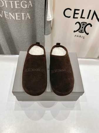 高版本出厂 BALENCIAGA*巴黎世家24ss秋冬新款羊毛拖鞋雪地靴 冬日凛凛不可缺之一，闭眼入都是不会后悔 上脚非常舒服超舒服 ZP订制面料 鞋面：定制进 - 点击图像关闭