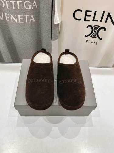 高版本出厂 BALENCIAGA*巴黎世家24ss秋冬新款羊毛拖鞋雪地靴 冬日凛凛不可缺之一，闭眼入都是不会后悔 上脚非常舒服超舒服 ZP订制面料 鞋面：定制进