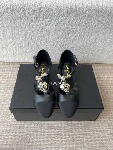 Chanel小香 25Ss 早春新款 粗跟玛丽珍单鞋，复古法式优雅感，高级感十足 香奶奶菱格中空玛丽珍凉鞋，最近很火的一双凉鞋！露脚设计直接拉长腿型！很显白的神