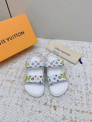 出厂 高版本 Louis Vuitton 路易威登 最新时尚休闲半凉鞋～代购级当季最新潮品 众多博主纷纷种草，入购原版开模定制 镂空组合设计与应用语言学硕士专业