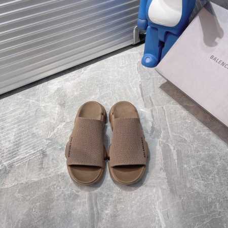 出厂 Balenciag* 巴黎世家拖鞋 升级版推出Speed 2.0 版本全新袜子鞋拖鞋 原厂货 绝非通版 2.0版的袜子部分可以把脚背和脚踝完全包裹起来 鞋 - 点击图像关闭