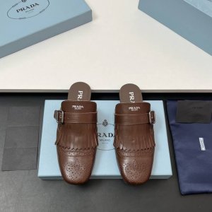 工厂价 顶级品质！Prada 25ss 普拉达走秀款复古布洛克雕花皮鞋系列25年专柜走秀款 复古感时髦满满 随意百搭 时尚休闲 独到味道 轻松驾驭 休闲时髦 两