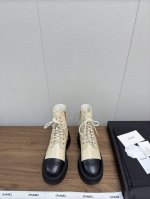 CHANEL小香24k 秋冬巴黎走秀款 绑带 短靴系列 原版购入1:1开发 各大时尚博主都有穿的一款靴子 上脚非常时髦 显腿神器，随便搭配都是超级好看 面料：进