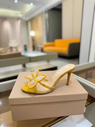 价格p： {拖鞋系} Gianvito Rossi 2025 这款高跟拖鞋 极简主义的 Elle、Gianvito Rossi 秉承了其传统意大利工艺，专注精巧