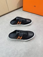hermes 爱马仕 -高端品质 原单休闲半托板鞋 -鞋面：纳帕小牛皮、反绒小牛皮、鞋身品牌“H”塑胶模块 -内里：品牌帆布，垫脚；水染牛皮 -大底：原版Tpr