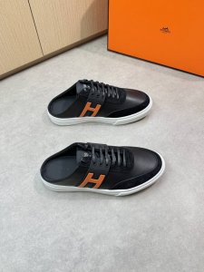 hermes 爱马仕 -高端品质 原单休闲半托板鞋 -鞋面：纳帕小牛皮、反绒小牛皮、鞋身品牌“H”塑胶模块 -内里：品牌帆布，垫脚；水染牛皮 -大底：原版Tpr