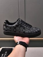 官网上新Coach蔻驰独家新款男士低帮休闲系带板鞋，休闲时尚百搭款,四季可穿！！板鞋可以说是每年最流行的一款鞋了，适合现在年轻人的潮流选择，这款休闲男鞋采用便捷