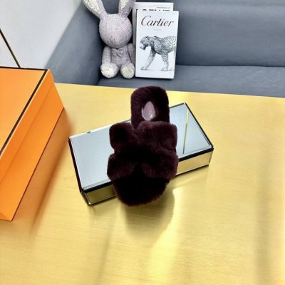 代购级别Hermes爱马仕二舅毛拖 可做无标： 注：无标需定做 2024官网、小红书同步最新配色爱马仕爆款火热上线，做工升级版，高品质！ 时尚潮流小羊毛H拖秋冬