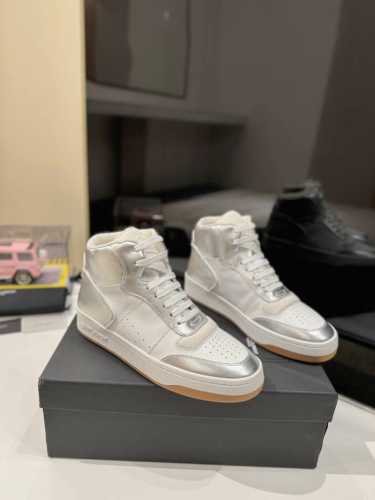情侣款高版本 YSL SAINT LAURENT 圣罗兰 SL61春夏最新爆款休闲系列 圣罗兰 SL61 ，原版购入 一比一复刻 ，新鲜血液注入加休闲复古的设