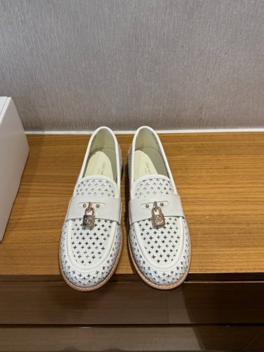 顶级品质 Louis Vuitton Ss25 New Arrival～ Lv 春夏新款激光镂空乐福鞋 牛漆面激光Lv花朵+挂锁装饰，辨识度极高， 复古经典个性