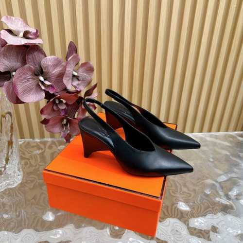 2024 新款Hermès 爱马仕经典高跟尖头凉鞋极约复古的设计 浓厚的异域风情 时髦感十足、随便上脚都很有腔调 简简单单的款式随便搭配一下高级感就很棒 百搭的