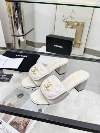 CHANEL 25早春新品 拖鞋火爆上市！黑色、米白、杏色、粉色、黑色真丝绒、酒红真丝绒、跟高6厘米。35-43。像胶底 - 点击图像关闭