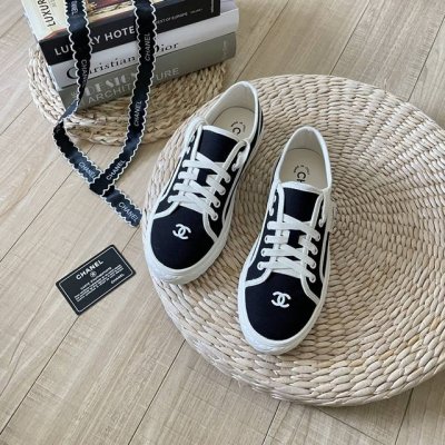出厂： Chanel 香奈儿2025顶级专柜 夏季限定 官网同步 独家首发 香奈儿帆布饼干鞋 小红书种草 时尚博主推荐 明星同款 原鞋开模 代购版本 进口帆布