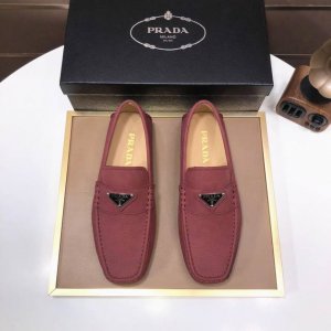 工厂p价 prada豆豆鞋 普拉达 水染牛皮内里 新款上市，官网有售，新款豆豆鞋，经过加工成为獨色材料，鞋面采用进口牛皮材料。 鞋身以马克线整体包边 ，进口原版