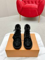 女款 男款320 LV踢不烂的联名款马丁靴隆重推出Louis Vuitton x Timberland靴子。LV x Timberland添柏岚联名款老花大黄靴