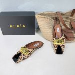 高品质出厂扣子 ！小众潮牌 ALAIA 春夏最新鱼嘴五金扣简易平底拖鞋 足尖上的性感之资 精致的同时还具有时髦利落 摩登气场 鞋面采用进口头层牛皮 内里垫脚进口
