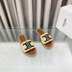 celine塞琳 25Ss 春夏新款拖鞋 凯旋门英伦风平底微标拖鞋 简约大气时髦 耐看不过时 是时尚圈永不退潮的经典所在 复古的英伦风格 让你穿出不一样的气质