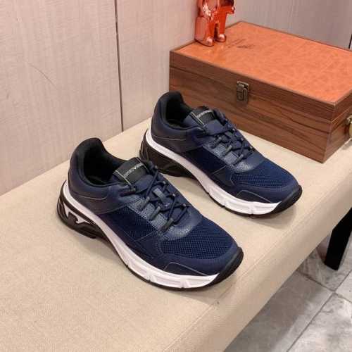 新款: 厂价: 阿玛尼armani* 最新爆款休闲鞋，顶端品牌奢侈～代购，顶级～质量。鞋面選用进口透气牛皮搭配材质透气羊皮垫脚 精细做工。原版个性时尚柔软橡膠耐