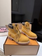 情侣款、顶级版本飞机盒 LV x Timberland 添柏岚 联名款 老花 压花 大黄靴 及踝靴 短靴 LV x Timberland 及踝靴取材 Mono