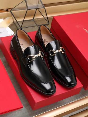 工厂 Ferragamo 最新高端顶端品牌奢侈～代购，顶级～质量。新時尚商务男鞋鞋面選用原版开边珠牛皮牛皮内里，精细做工。原版个性时尚柔软组合耐磨防滑大底，上脚