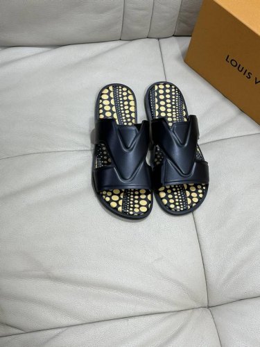 L家 Size:38-45 高端品质 Lv 原单男士春夏拖鞋专柜同步 鞋面意大利进口牛皮面料 标志图形高品质工艺 鞋底 原厂特供原版底 独家活动成型底超级舒适