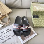 出厂： Gucci 古驰2025顶级专柜 初夏情侣新款 官网上新 独家首发 Gucci 古驰 25S 初夏情侣拖 古驰拖鞋 古驰情侣穿搭 Gucci拖鞋 Guc
