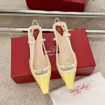 RV 漆皮扣饰Viv'Canard中古鞋 明星云集的爆款方形镂空设计鞋头注入方扣几何元素，完全就是优雅富家千金既视感！ 鞋面圆版牛漆皮 内里进口小羊皮舒适透气