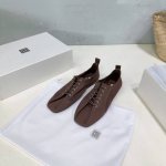 高品质出厂 ！小众潮牌Toteme 25春夏新款系带小方头帆布平底乐福鞋！ 这次的新款真的是简约又透入着高级 铆钉加绑带的设计前卫又时髦 小众有品味 平底简直舒