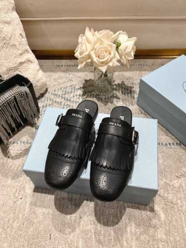 Prad已认证5 普拉达 2025春新品Prad拖鞋走秀款。 复古流苏拖鞋爆款！复古感时髦满满 随意百搭 时尚休闲 独到味道，人人都爱也轻松驾驭 每年都会爆.足