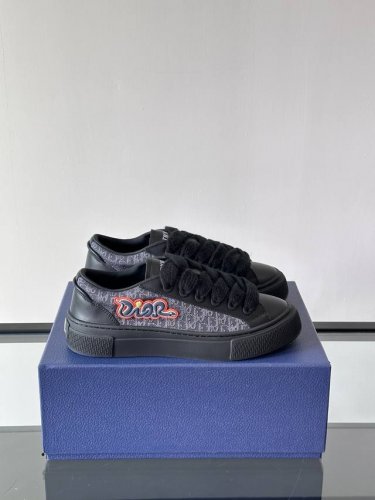 迪奥Dior B33系列 最新蛇年限定 情侣款 休闲 运动鞋 滑板鞋 原版购入开发 做货 这款 B33 运动鞋是二零二三秋季新品，重新诠释经典的网球鞋，时尚的廓
