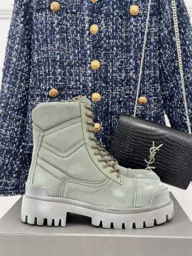 厂价布面 皮面 Balenciaga｜巴黎世家经典 秋冬厚底情侣款马丁靴靴 网红最爱款 也是搭配利器 上脚小腿非常显瘦又显腿长 鞋面采用开边珠牛皮 小牛皮 内里