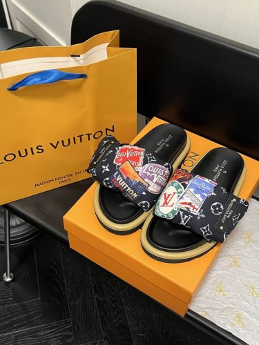 橙子出厂价p louis Vuitton 路易威登 Lv新款个性印花魔术贴拖鞋 平底凉拖 情侣款 码数 35-45