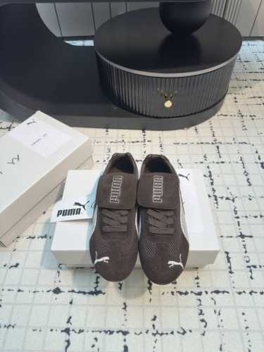 puma X openyy 联名运动鞋 姐妹们今年复古风真的好火的 看到这pumaxopenyy米色这设计这复古的感觉的 鞋子整体非常有质感整体的鞋型非常的复古