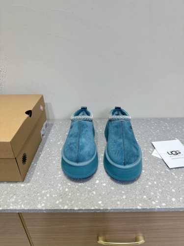 UGG 24ss秋冬新款 名族风厚底 刺绣懒人半拖雪地靴 一款增高神器，显高还又拉腿长 看多了经典款 需要一些点缀 成为寒冬流行穿搭的主流趋势 漫长的冬日还有什