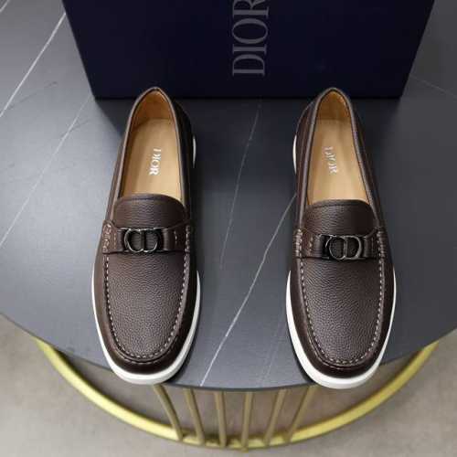 出厂价Pp： 品牌：迪奥Dior 标准码：男码38 44 45可以定做 等级：官网同款 材料：原版牛皮拼接 牛皮内里 原版Tpu耐磨柔软大底 款式类别：休闲运动