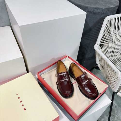 高品质出厂 ！顶级品质MARNI 25春夏新款乐福鞋中性单鞋！乐福鞋是鞋业界的天花板，永不过时的一个代名词、想好的心情一定要有一双舒服的鞋子选材柔软透气、款式洋