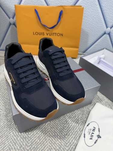 顶级品质 Prada New Arrival～ 普拉达新款男士运动鞋 升级版本 今年无论是楦型 鞋面工艺 面皮材料 都已全面升级 1鞋型修饰了许多，比较秀气，包