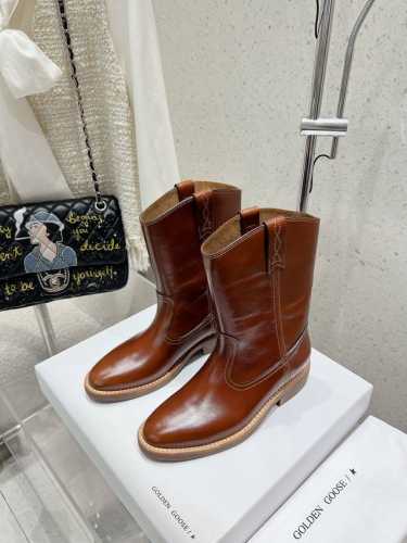 代购级别 Golden Goose Ggdb 24Ss 秋冬新款西部靴 也太好看了吧设计徽标短靴尖头还有复古的颜色设计都充满了小巧思真的靴型也是十分百搭的能穿真