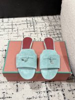 310 #顶级版本 Loropiana L 春夏 平跟 锁扣流苏 贵妇凉拖 新色过彩色的夏天！ 既休闲又时髦，又能毫不刻意地透露出品质与舒适！锁扣流苏凉拖鞋上脚